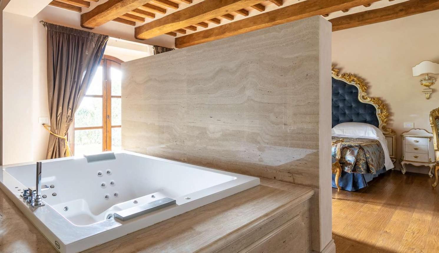 Relais La Corte Dei Papi Hotel 5*